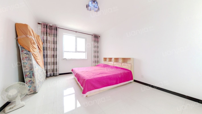 精装修大两居，基本没有住过，业主诚心出售。-卧室A