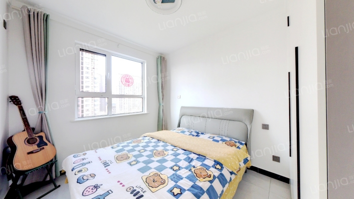 牛津花园 精装南北通透大三居 有本好楼层-卧室A