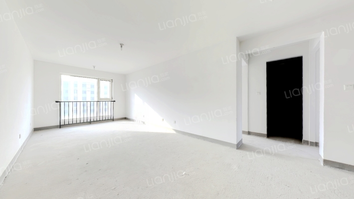 南北通透，房本满2，中高楼层，采光充足，交通便利!-客厅