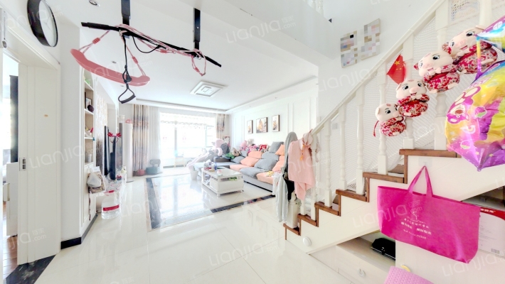 洋房上跃 精装修带露台车位 环境好 出行方便-客厅