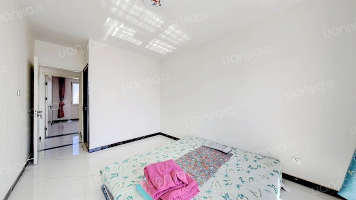 精装三居南北通透，无遮挡，采光视野好-卧室C