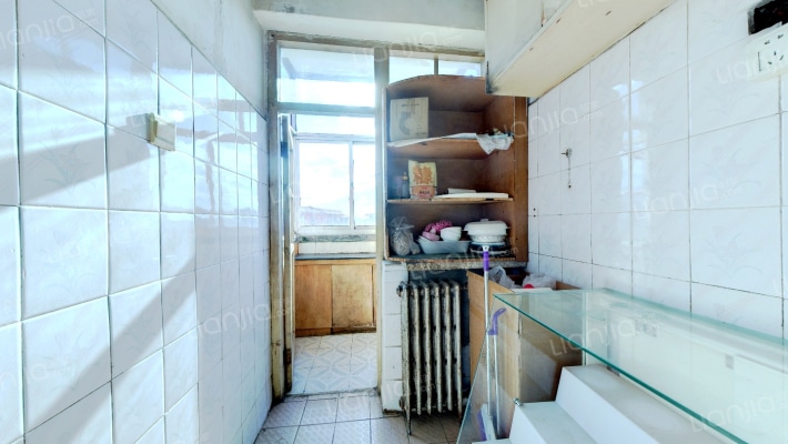 ：粮食局东关  南北户型，近三义近双塔，交通便捷-餐厅