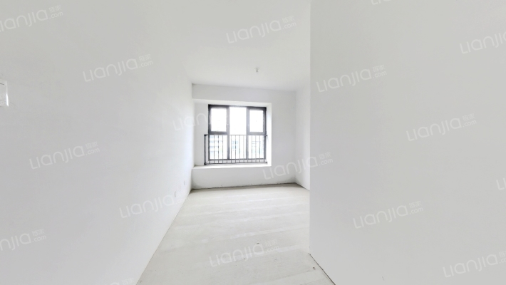 本房是经典的四叶草户型，东边户，双明卫-卧室A