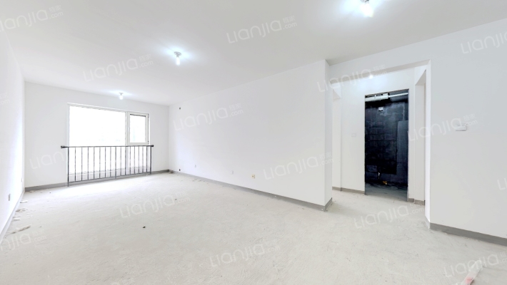 采光好 光线充足 南北经典三居室 楼下就是公园-客厅