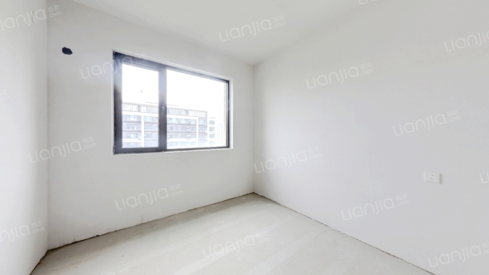 业主诚心出售，南院好楼层好位置-卧室B