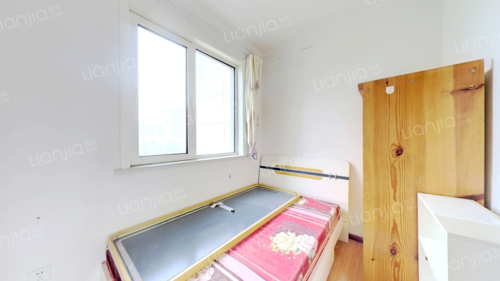 南北通透三居 带装修 全天采光 房本满二-卧室A