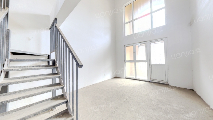 香邑溪谷玫瑰园洋房上跃，70年大产权毛坯-客厅