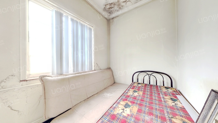 市区  独栋别墅  配套齐全  医院旁-卧室A