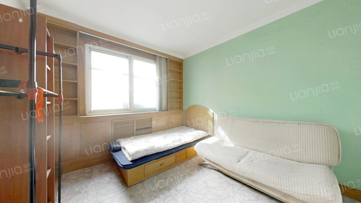 此房满五，简装，小区安静，地理位置好，居住舒适，-卧室C