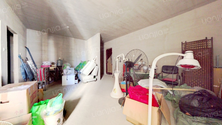 房子是正规的一室一厅户型，单价低，总价低，有房本，-客厅