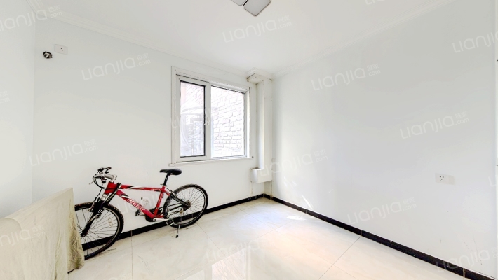 小区环境优美，人车分流，南北通透三居室带装修-卧室C