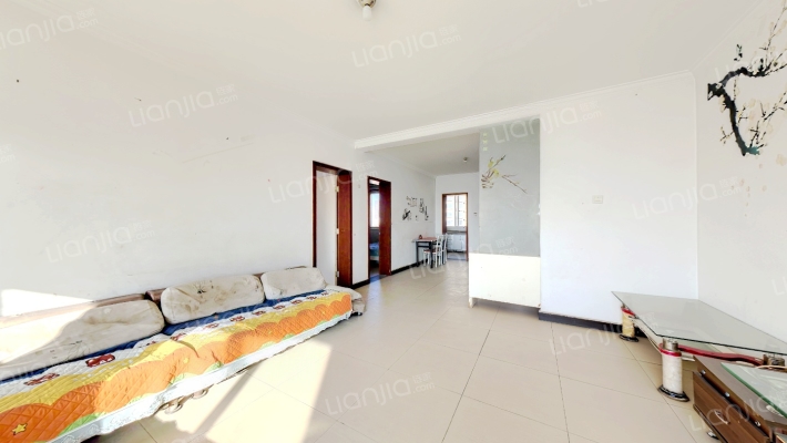 此房南北通透户型，落地窗阳台设计 ，采光视野都很好-客厅