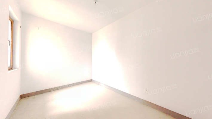 复式跃层，露台和挑空客厅，没有遮挡，楼层采光视野好-卧室C