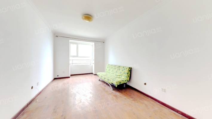 房子是全阳两居，带车位，带地下室。-客厅