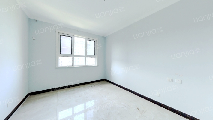 南北通透的户型，户型好，房本在手-卧室C