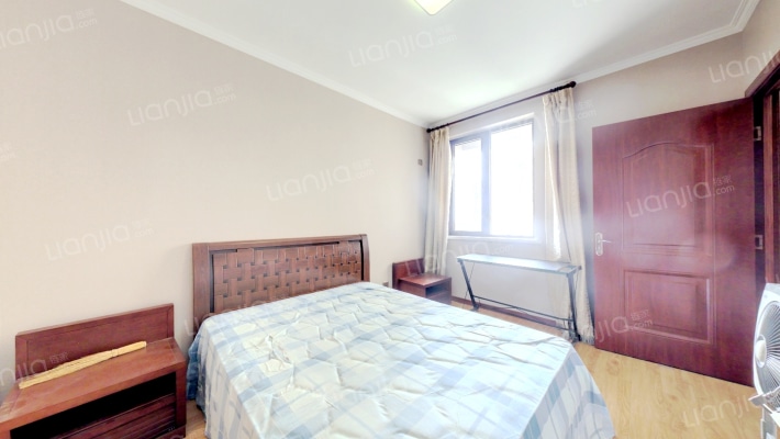 鸿坤南向两居室  精装修   中间楼层  随时看房-卧室A