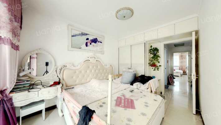 一层带小院，带地下室，带地下车位，简单装修。-卧室B