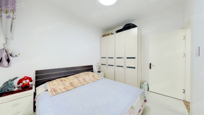 南向两居室，精装修，拎包入住，房本满二税费低-卧室B