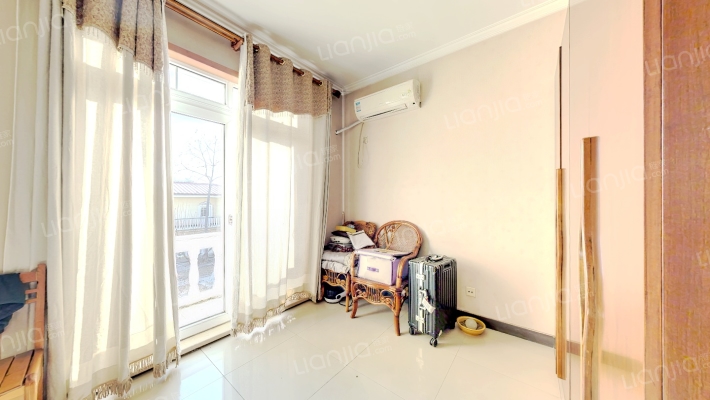 钻石广场旁占地两亩独栋别墅出售-卧室H