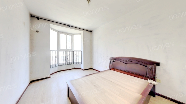 名流枫景洋房中间楼层 地上停车方便 新板楼-卧室A