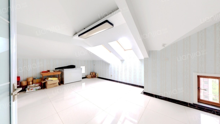 优质房源，前后带露台，纯洋房，全天采光无遮挡，-客厅B