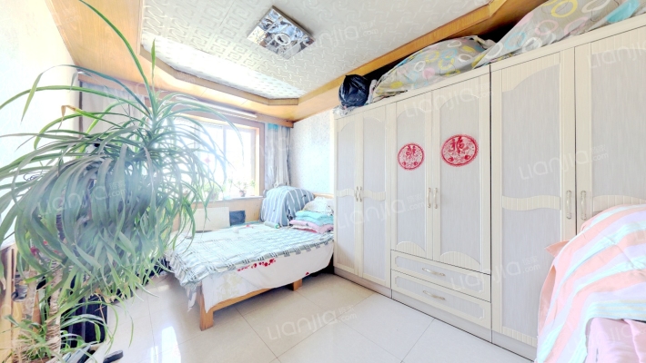 老市医院，满五唯一,两个阳台不算房本面积，有小库房-卧室A