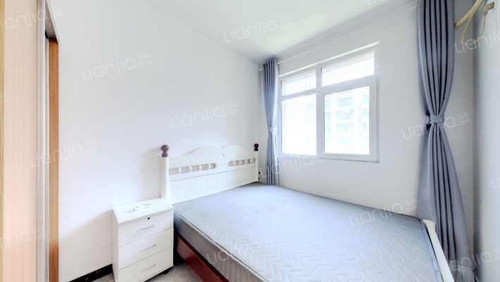 华融洋房，南北通透3居室，房本满两年-卧室A