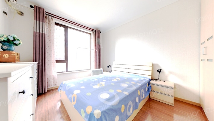 鸿坤北区 南北向大三居 精装修 拎包入住-卧室A