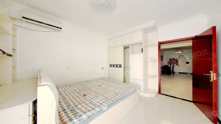 鸿盛凯旋门 3室1厅 南 东-卧室A