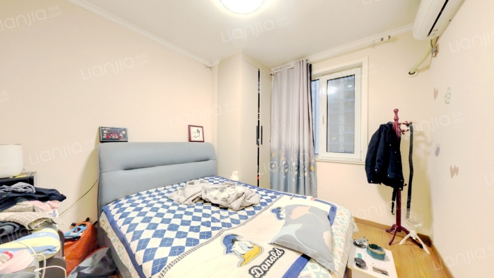 精装南北三居  格局好 采光好 小区绿化高，安静-卧室C