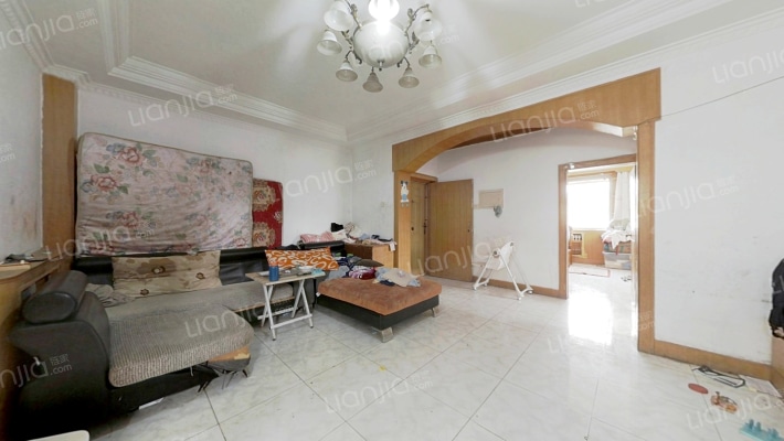 东兴小区利好房源值得拥有，业主诚心出售-客厅