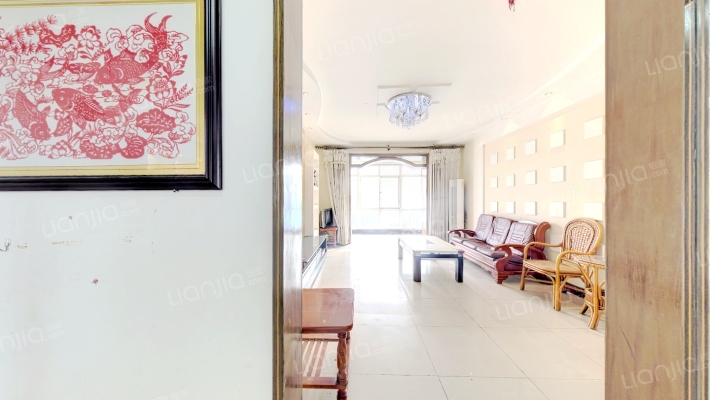 经典板楼，大三居，满五不唯一，南北通透，采光好，-客厅