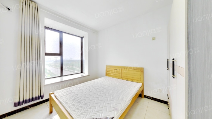 鸿坤精装一居室，满五年唯一税费少-卧室