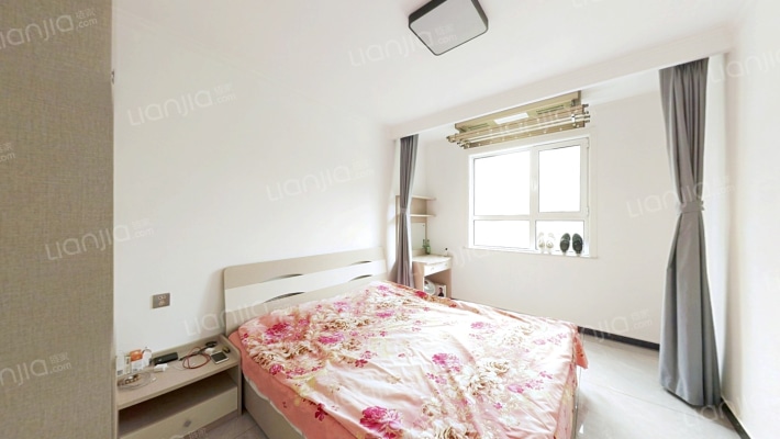 牛津花园    精装修两居室    随时看房-卧室A
