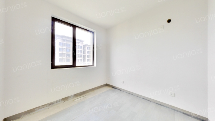 鸿坤理想湾西北朝向一居室，可贷款，证满二。-卧室B