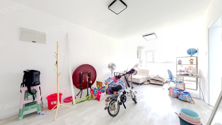 此房精装修的，诚心出售，可以看房子，我有房子视频-客厅