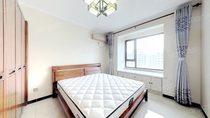 天伦湾一期 南北通透，品牌精装三居，满二-卧室A