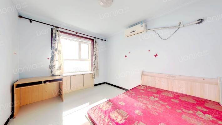 水岸花城一居西南户型出售中间楼层-卧室