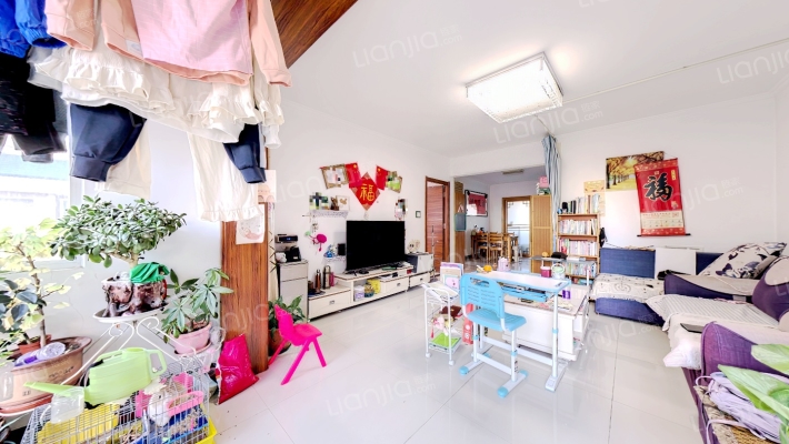 一天两户，大两居，开发区，双语旁-客厅