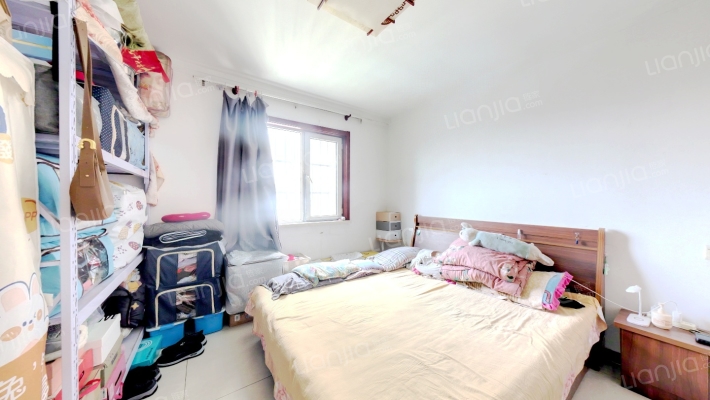 出门冠云路，老城区，房本满两年税少，精装修，采光好-卧室B