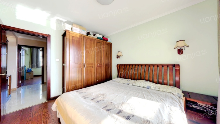 此房业主诚意出售，采光好，客厅朝阳，户型方正-卧室B