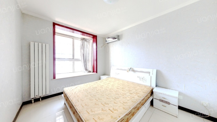 南北通透格局，房本满两年税费低，带家具家电，公摊小-卧室B