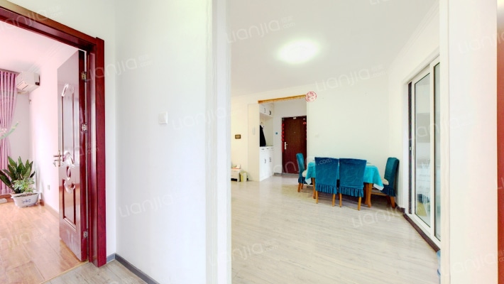 房为南北通透格局，明厨明卫，舒适，全天无遮挡-客厅