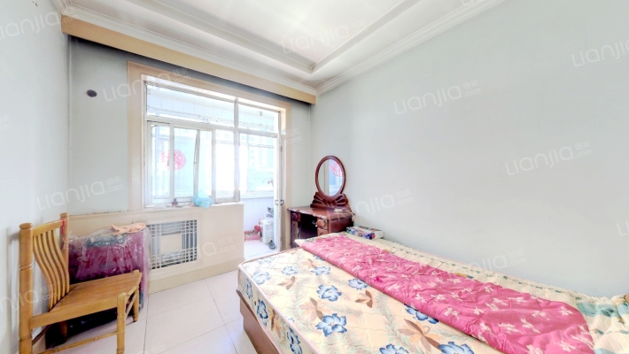 此房满五不唯一，税费低，东西通透，视野好。-卧室D