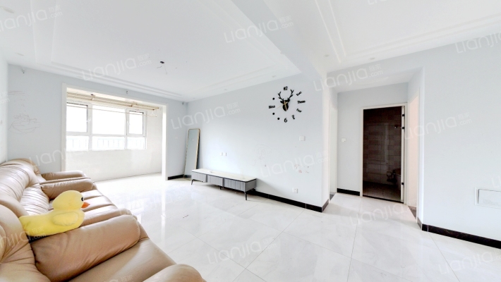 南北通透的户型，户型好，房本在手-客厅