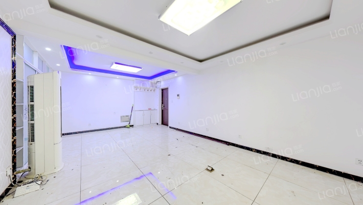 70年产权，低楼层上下方便，生活方便。-客厅