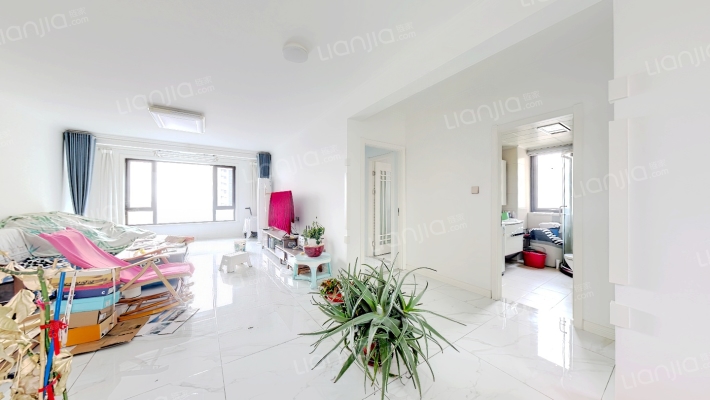 高铁旁，南北通透大三居，双卫，精装，拎包入住-客厅