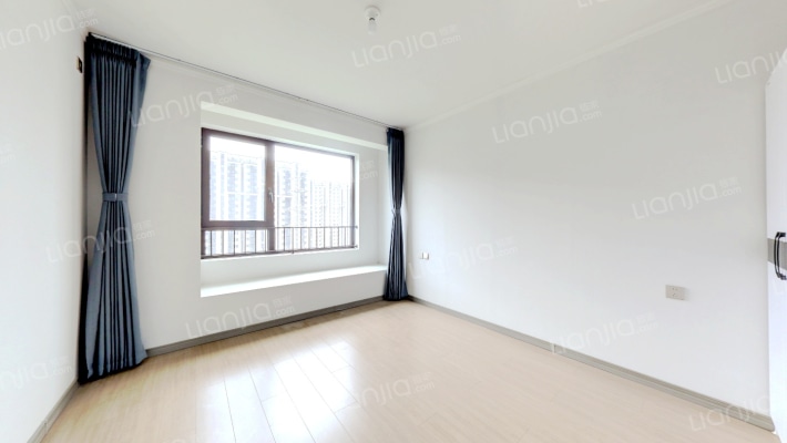 开发商带的装修，南北通透三阳开泰户型 。-卧室B