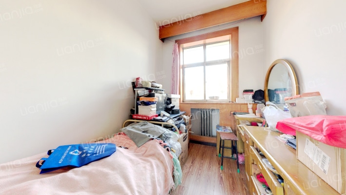 小区多为内部职工，人员素质高，-卧室B