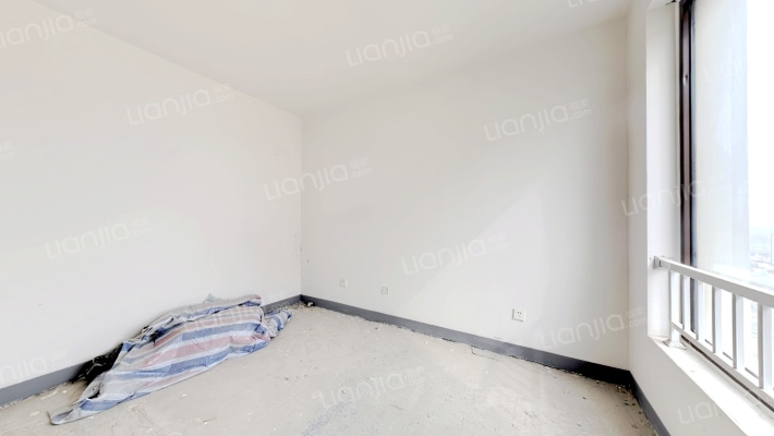 鸿坤理想湾小三居，高楼层，近高铁。-卧室C